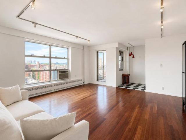 Apartment for sale in Arverne, New York