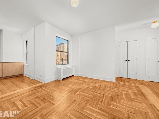 Condo for sale in Manhattan Community Board 9, New York
