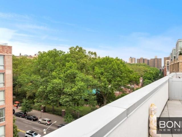 Apartment for sale in Arverne, New York