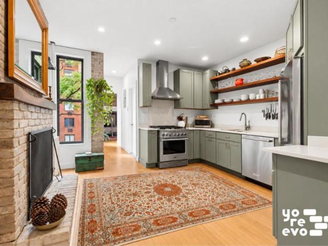 Apartment for sale in Manhattan Community Board 8, New York