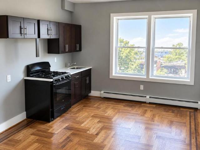 Condo for rent in Newark, Essex County