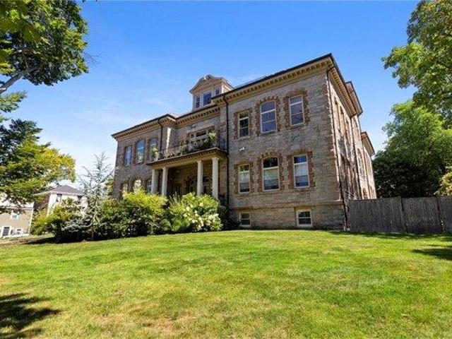 Condo for sale in Newport, Newport County