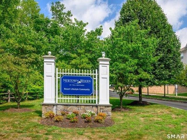 Condo for sale in Newtown, Connecticut