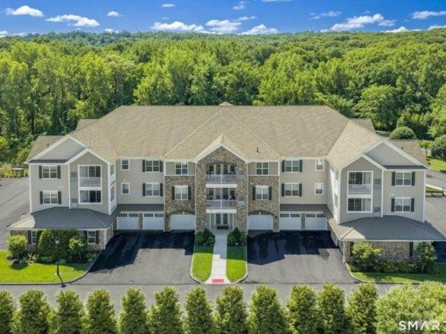 Condo for sale in Newtown Woods, Newtown