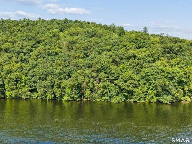 House for sale in Cedarhurst, Newtown