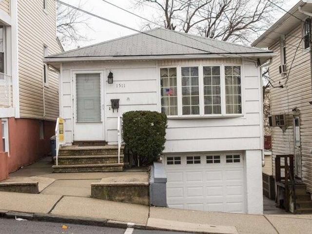 House for sale in Hudson, New Jersey
