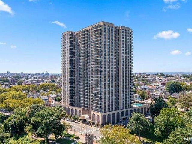 Condo for sale in North Bergen, Hudson County