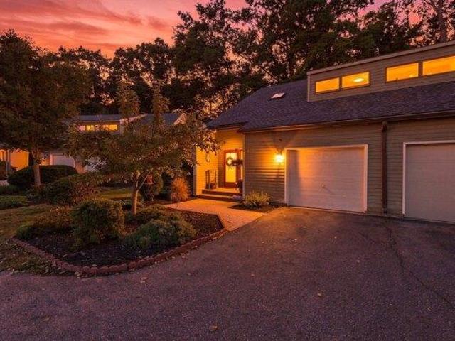 Condo for sale in Leeds, Northampton