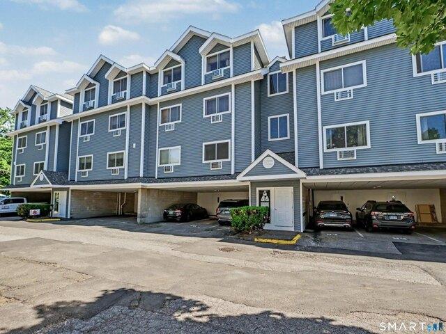 Condo for sale in West Norwalk, Norwalk