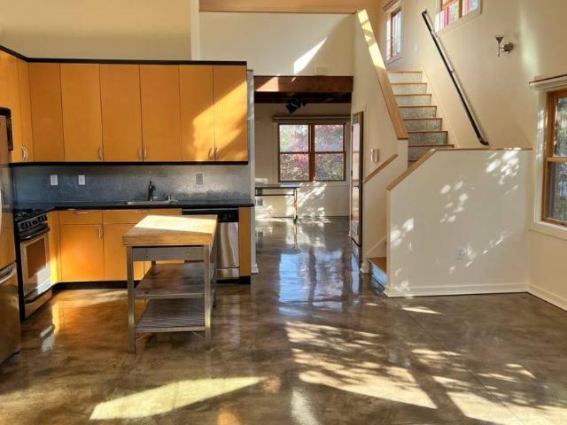 Condo for rent in Oakland