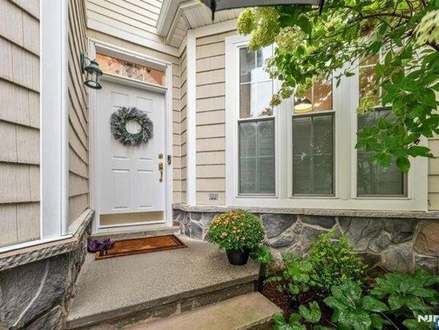 House for sale in Cotswold, Oakland
