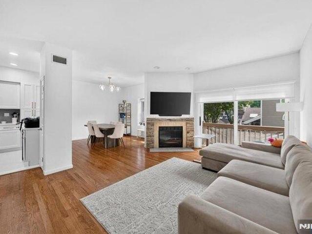 Condo for sale in Palisades Park, New Jersey