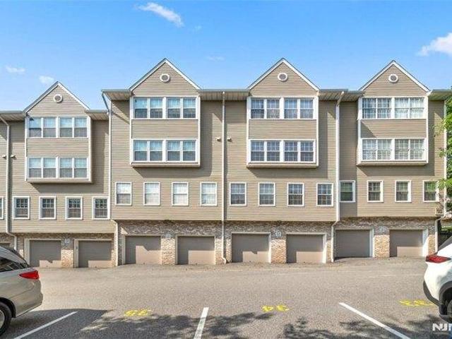 Condo for sale in Palisades Park, New Jersey