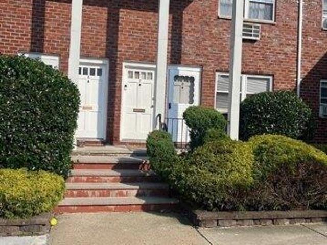 Condo for sale in Palisades Park, New Jersey