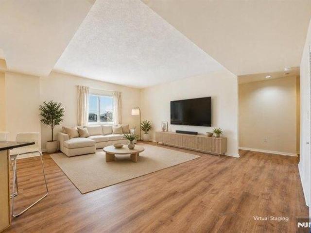 Condo for sale in Palisades Park, New Jersey