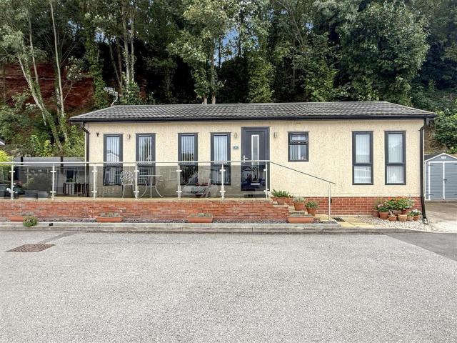 Park Home for sale in Barton In Fabis, East Midlands