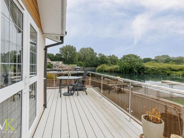 Park Home for sale in Jumpers Corner, Christchurch