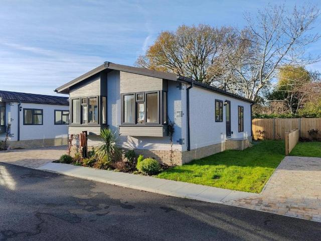 Park Home for sale in Little Sandhurst