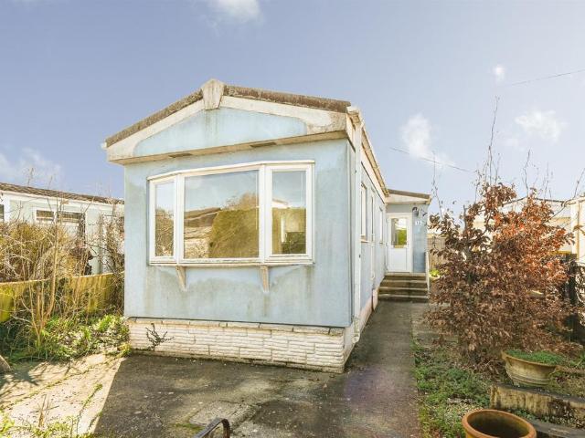 Park Home for sale in Lechlade, Fossebridge