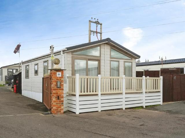 Park Home for sale in Pamington, Gloucestershire