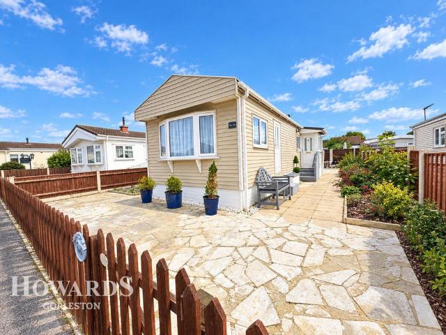 Park Home for sale in Stokesby, Norfolk