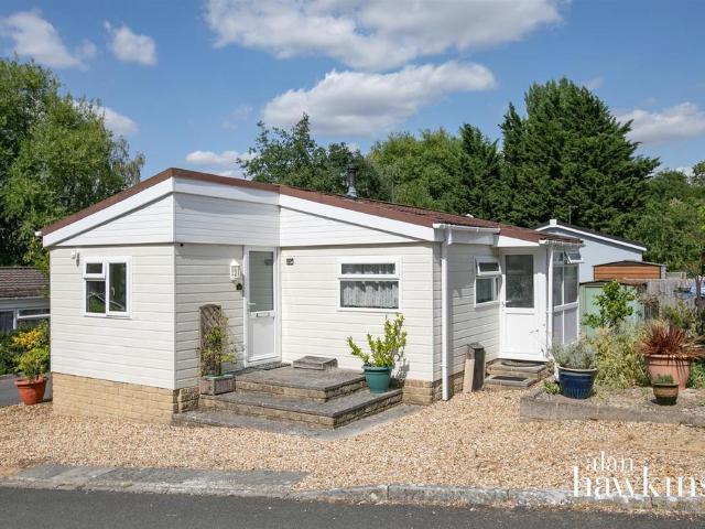 Park Home for sale in Bradenstoke, Wiltshire