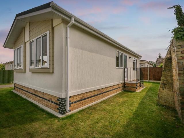 Park Home for sale in Arrington, Cambridgeshire