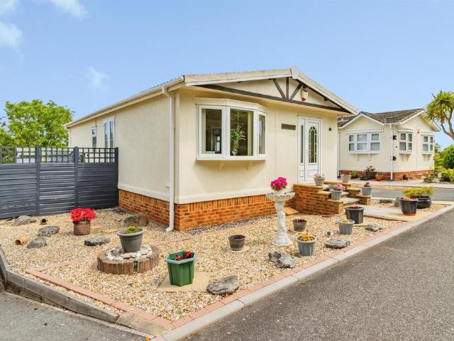 Park Home for sale in Three Beaches, Livermead