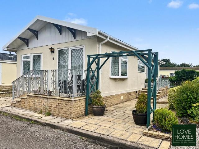 Park Home for sale in Peel Hill, Lancashire