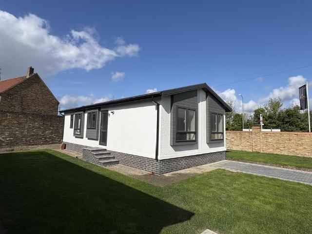 Park Home for sale in Iver, Richings Park