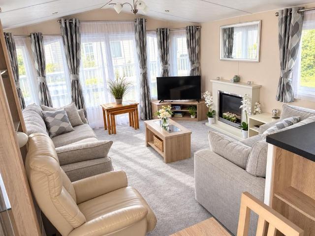 Park Home for sale in Eastbridge, Suffolk