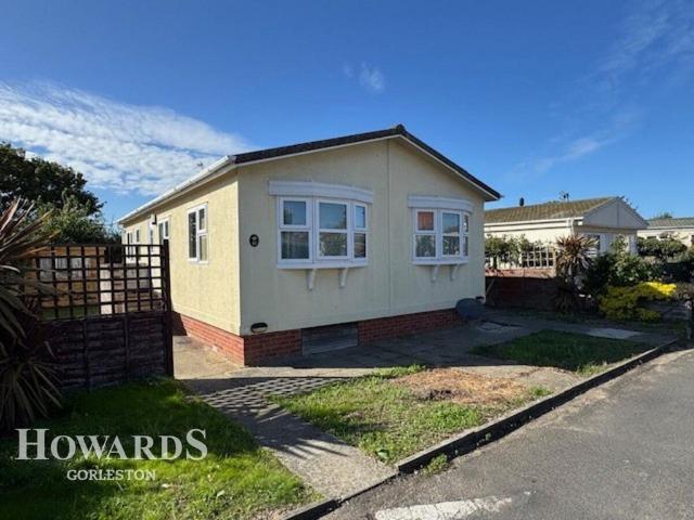Park Home for sale in Stokesby, Norfolk