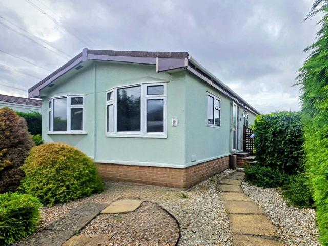 Park Home for sale in Fossebridge, Gloucestershire