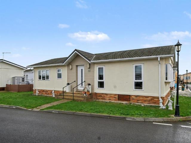 Park Home for sale in Newlands, Essex