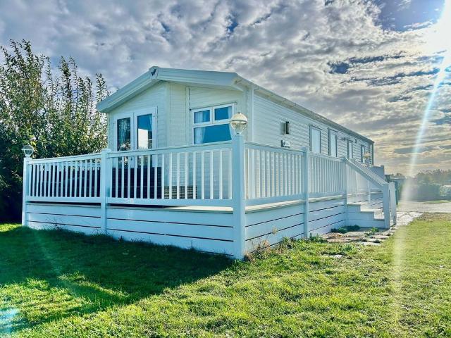 Park Home for sale in Stokesby, Norfolk