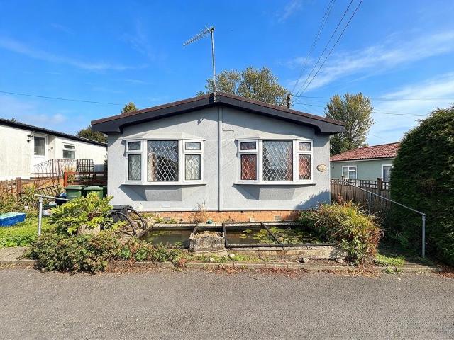 Park Home for sale in Lake View Park, Greater London