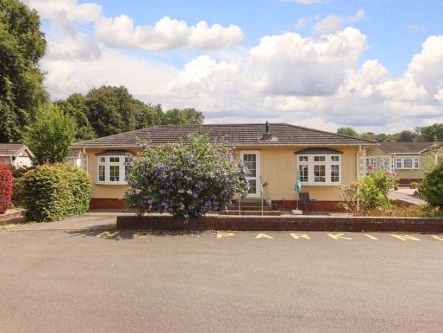 Park Home for sale in Pouchen End, Hertfordshire