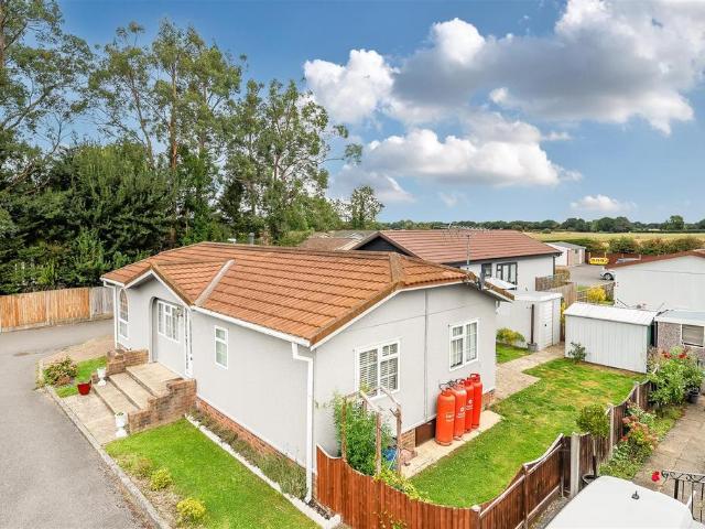 Park Home for sale in Midway, Kent