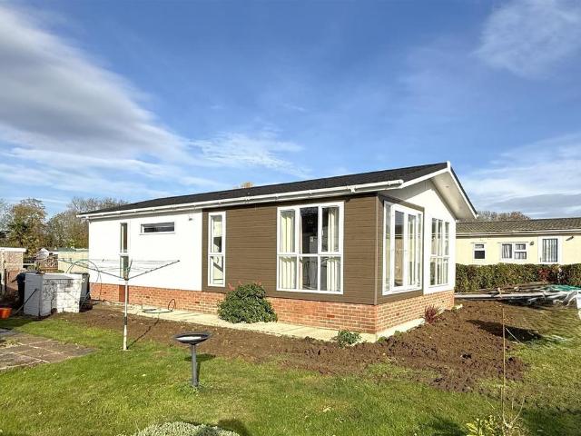 Park Home for sale in Barton In Fabis, East Midlands