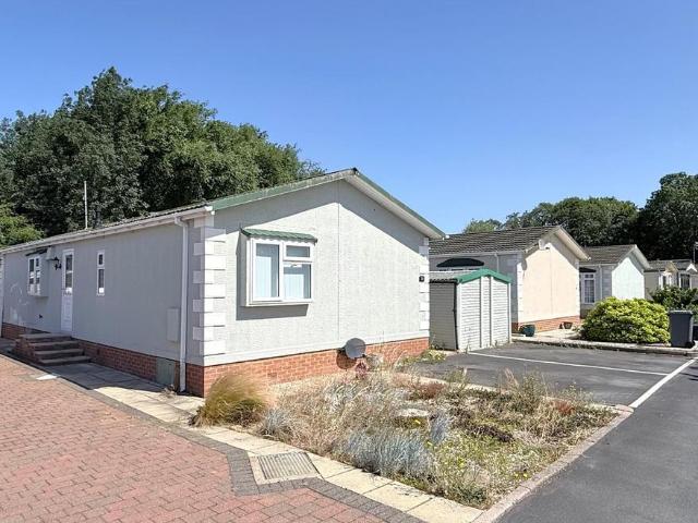 Park Home for sale in Barton In Fabis, East Midlands