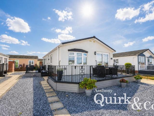Park Home for sale in Canvey Island