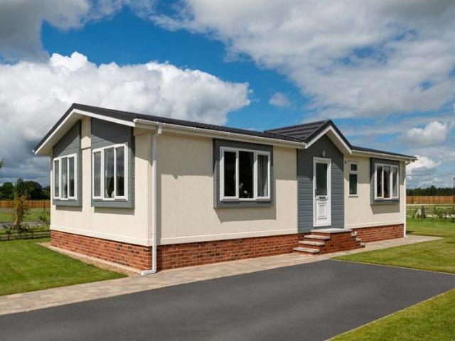 Park Home for sale in Slip End, Bedfordshire