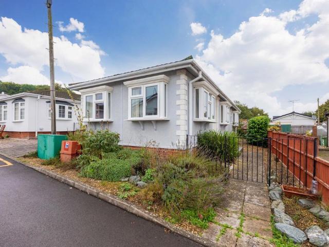 Park Home for sale in Henley-on-Thames, Berrick Salome