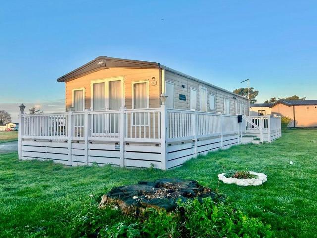 Park Home for sale in Stokesby, Norfolk