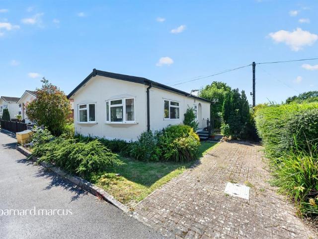 Park Home for sale in Box Hill Village, Pachesham Park