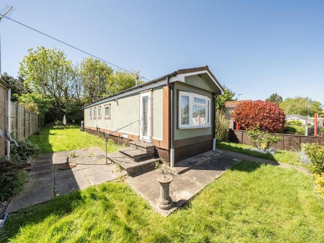 Park Home for sale in St Albans, Five Acres