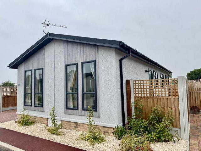Park Home for sale in Dale Hill, Essex