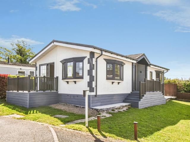 Park Home for sale in Fossebridge, Gloucestershire