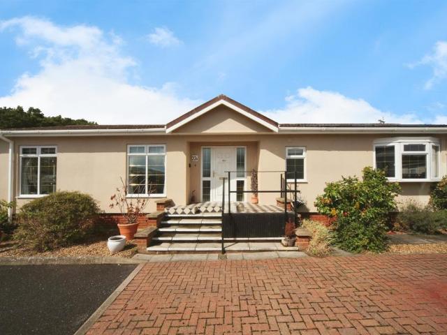 Park Home for sale in Caddington, Bedfordshire