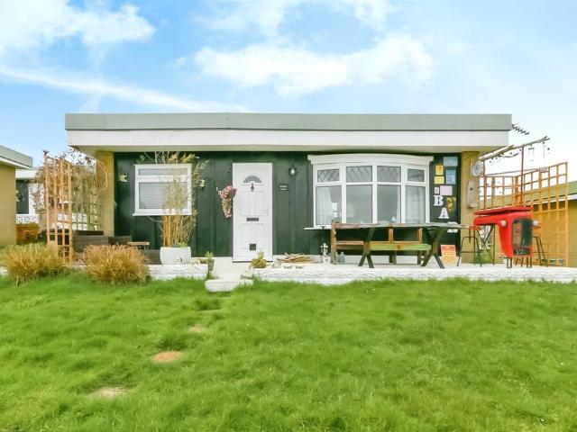 Park Home for sale in Lavernock, Wales